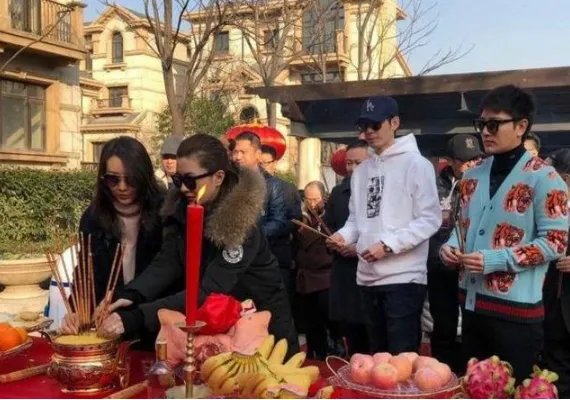 李小璐为什么会出轨?
