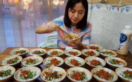 央视批有的大胃王浪费严重,吃播中谁才是真正的大胃王?