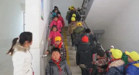 如何在发生拥挤踩踏事件时自救