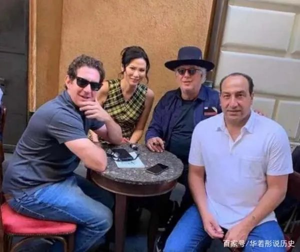 那个离婚分得百亿家产的邓文迪,如今过得怎么样了?