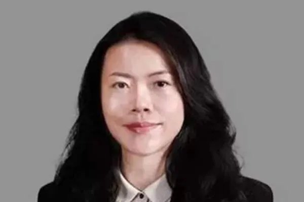 杨惠妍连续4年蝉联中国女首富，她是如何白手起家的？
