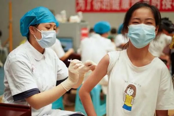 各地新冠疫苗接种超18亿剂次，是否实现了全民接种？