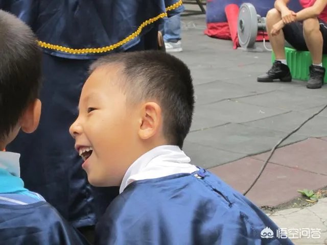你是怎样纪念自己的青春的?晒老照片还是同学聚会?