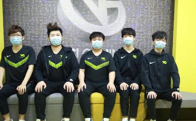 VG终结9连胜的FPX以后,教练kkoma接受采访表示后悔没早点让蕉太狼上场,如何评价?