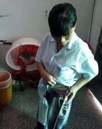#提问律师天团#女子被撞200元私了,隔天病危住院1月花7万肇事司机该继续承担责任吗?