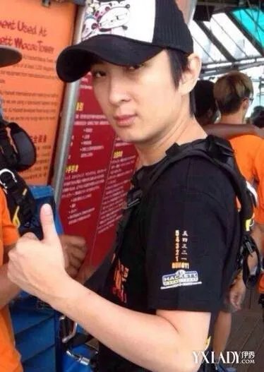 国民老公王思聪参加老同学婚礼,大手笔随礼30万,这事你怎么看?