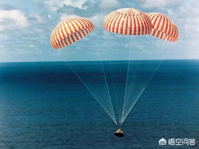美国SpaceX公司的载人版“龙”飞船成功返回地球,它的组合伞减速技术比单伞难在哪里?
