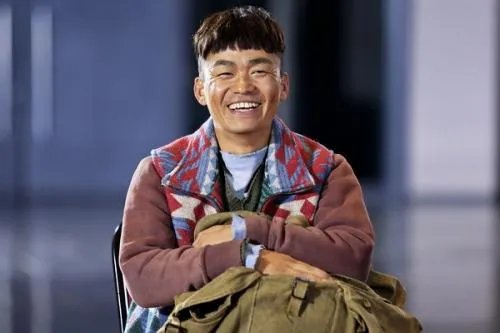 王宝强堂弟晒豪车当导演,你觉得他是怎样一个人?