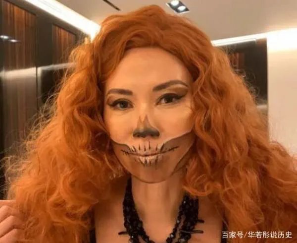那个离婚分得百亿家产的邓文迪,如今过得怎么样了?
