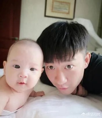 曹云金疑似离婚了,他去年领证,今年就离婚,可怜了那一岁多的小孩。你怎么评价?