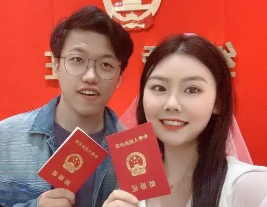 90后同名同姓情侣领证结婚 网友:一定是特别的缘分
