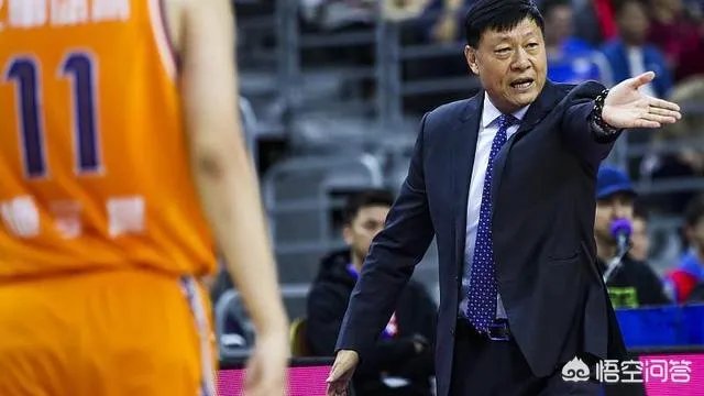 李根因伤缺战上海男篮比赛,被主教练李秋平所指责,对此你怎么看?