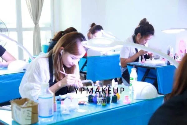 郑州哪个美甲学校教的好?