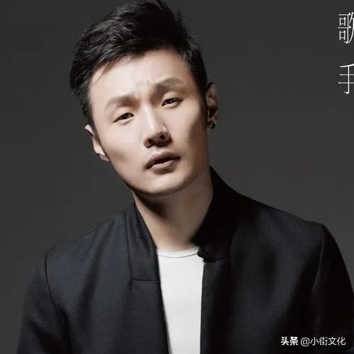 如何看待李荣浩对选网络歌曲的质疑的回应？
