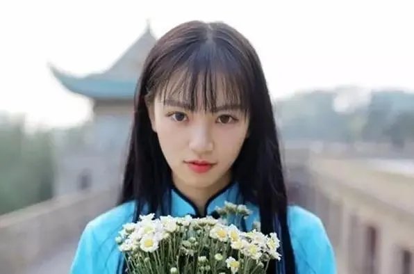 武汉美女众多,武汉大学的校花中你最喜欢哪一个呢?