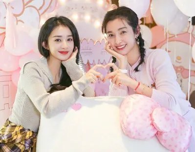 李冰冰庆生照曝光,48岁的李冰冰看起来为何丝毫不输赵丽颖?