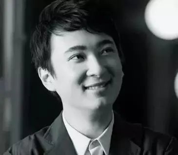国民老公王思聪参加老同学婚礼,大手笔随礼30万,这事你怎么看?