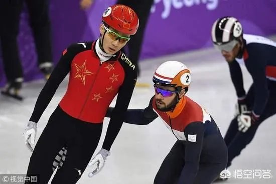 对平昌冬奥会男子1000米和女子500米短道速滑中国运动员被判罚犯规出局有何看法?