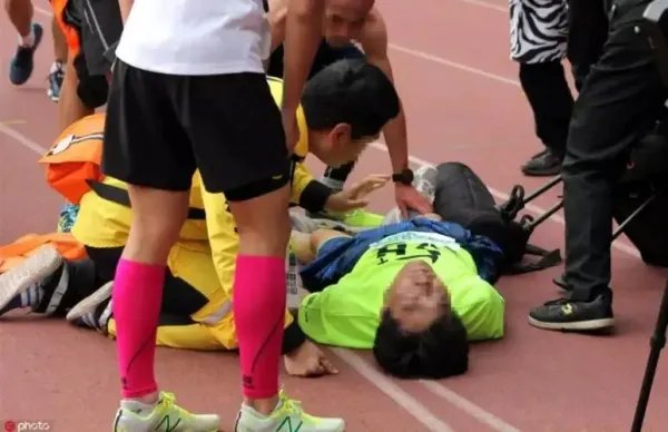 大一新生入学仅3天猝死,学校为何只愿意出15万的补偿金?