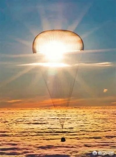 美国SpaceX公司的载人版“龙”飞船成功返回地球,它的组合伞减速技术比单伞难在哪里?