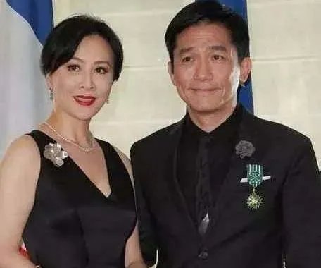 国民老公王思聪参加老同学婚礼,大手笔随礼30万,这事你怎么看?