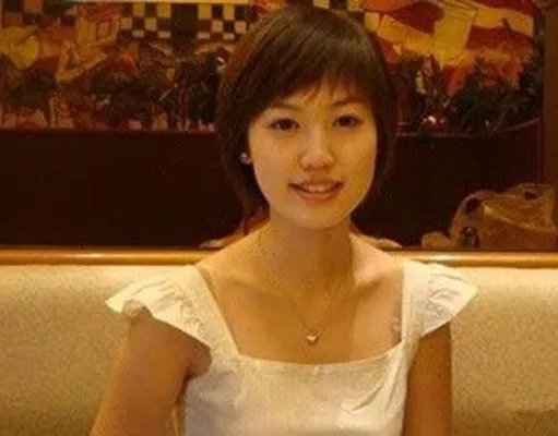 王宝强第一任妻子是谁？ 爱校花老婆未离过婚