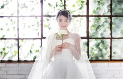 长脸适合什么新娘发型 如何根据脸型选择新娘发型
