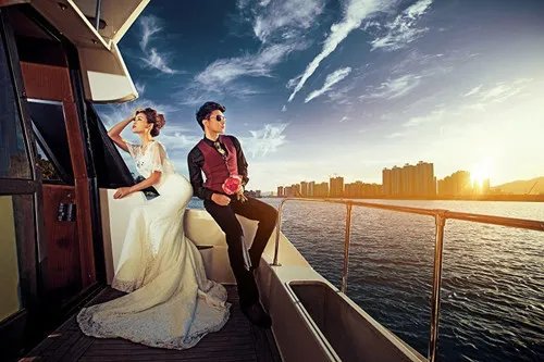 游艇婚纱照图片欣赏 拍摄游艇婚纱照如何挑选礼服