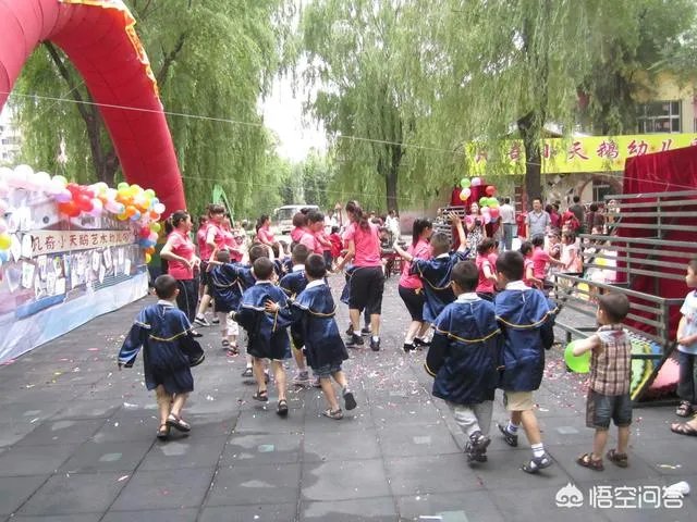 你是怎样纪念自己的青春的?晒老照片还是同学聚会?