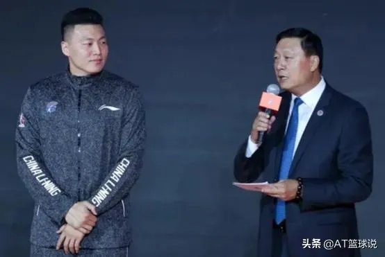 李根因伤缺战上海男篮比赛,被主教练李秋平所指责,对此你怎么看?