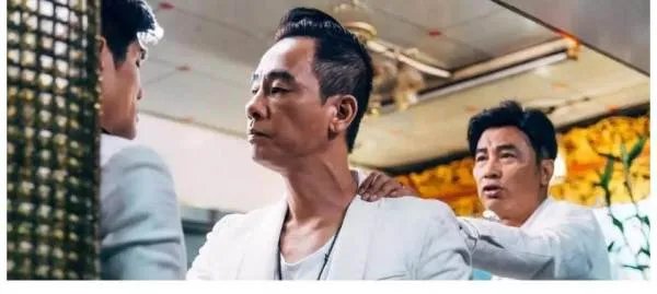 陈小春与张智霖的性格有着怎样鲜明的对比？