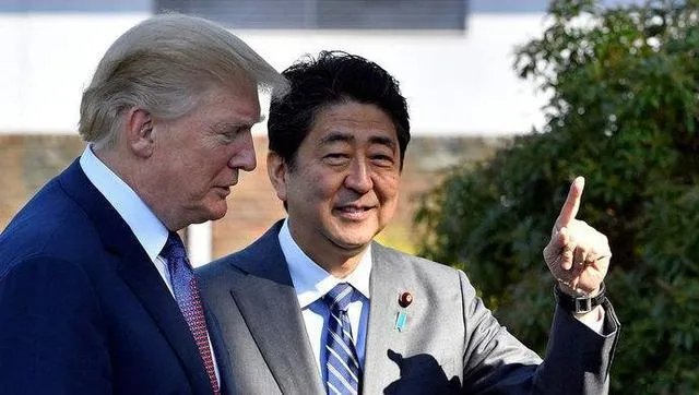怕啥来啥，特朗普访日演讲，安倍听了心里是啥滋味？
