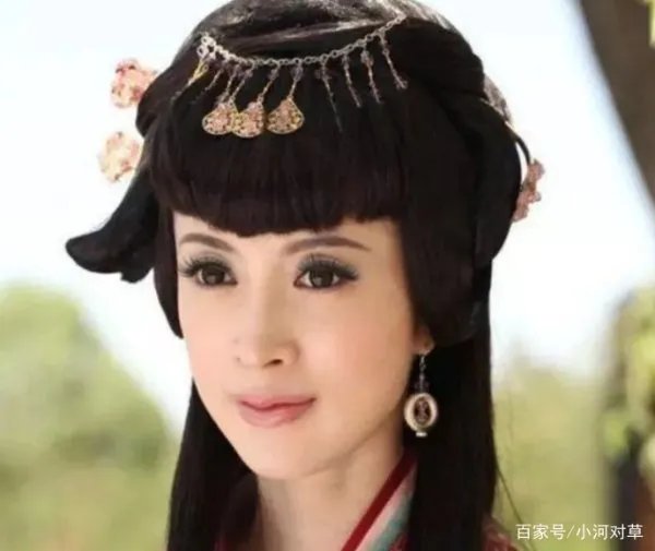 为什么金巧巧总是在演公主的角色？