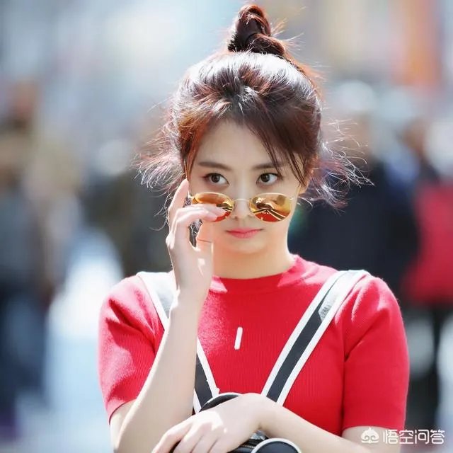 像谭松韵一样的圆脸妹子,留什么样的发型才时髦?