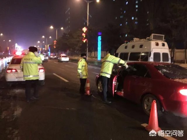 全国都在严查酒驾醉驾,并且大力宣传,为什么还会有人顶风酒驾,各位亲怎么看?