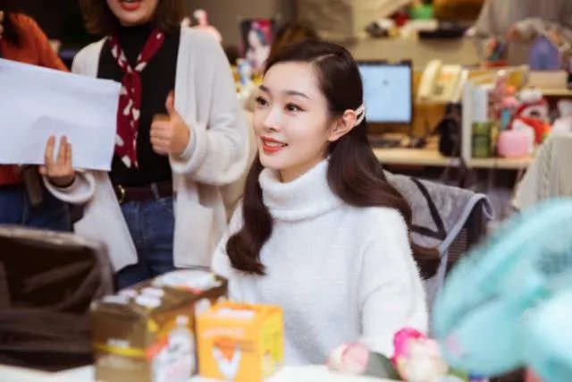 新版《粉红女郎》杀青,你们怎么看万人迷和哈妹的年龄差?