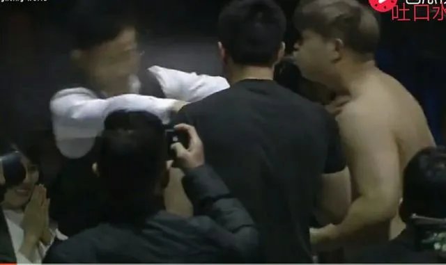 日本拳手对杨建平脸上吐口水,老杨冲上擂台OK日本和教练,您对杨建平老师如何看待?