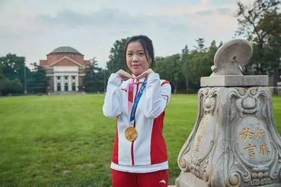 杨倩将奥运会领奖服赠予清华,值得清华学子学习吗？