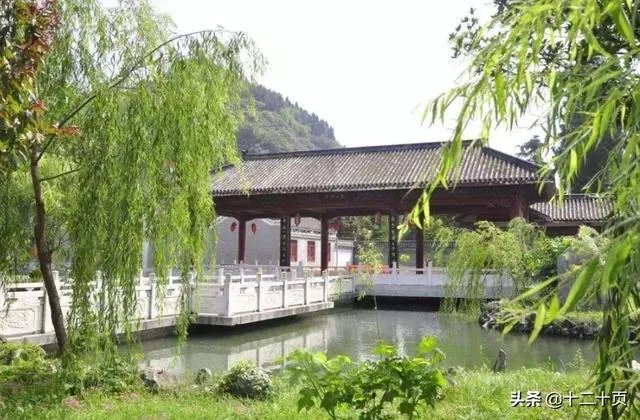 《三国演义》中,水镜先生是怎样的一个人?有人说水镜先生深不可测,是这样吗?