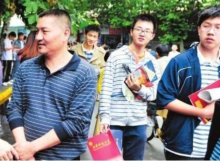 “高考最牛钉子户”备战第21次高考,如此执着于高考真的有意义吗?