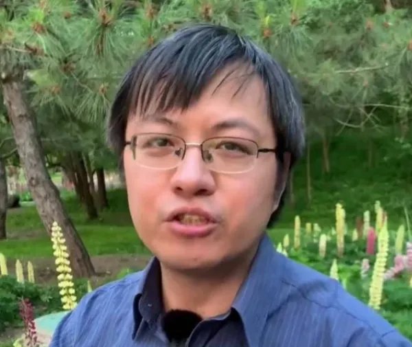 博主指刘德华奥迪广告抄袭,网友却扒出了更早的文案作者,到底咋回事?