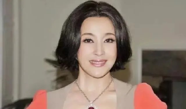 郑爽涉嫌偷税漏税被罚2.99亿元!假如不缴罚款,郑爽要坐牢吗?