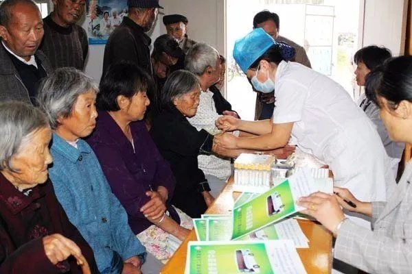 “霸占病房还不让别人进来”,老人白住医院6年,这样的做法背后有何隐情?