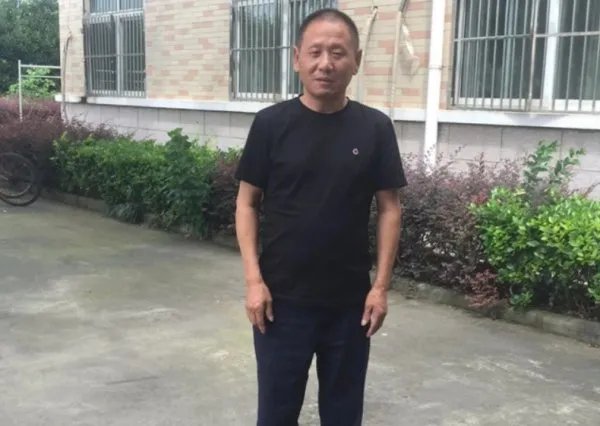 货车起火司机昏迷，路人把他拖开就爆炸，货车怎么会起火？