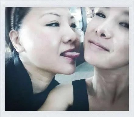 甘露露娘俩炒作:干露露娘俩重味新花招层出不穷(图)