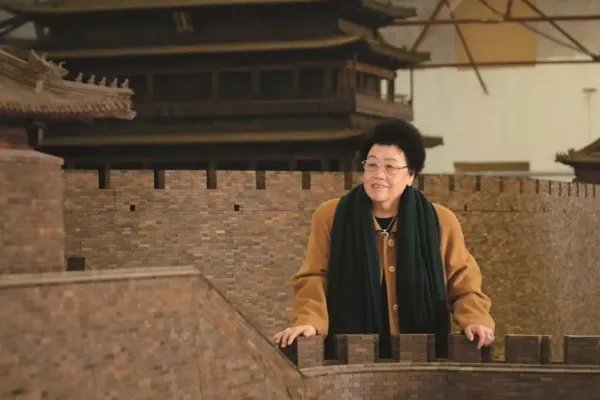 就算如今身家缩水,依旧有410亿资产,“中国第一富婆”陈丽华究竟多有钱?
