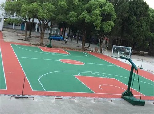 篮球场地面一般做的什么材料