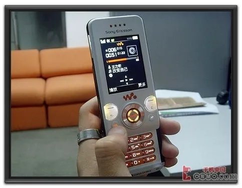 我爱摇摆音乐 索爱超薄滑盖机W580详评