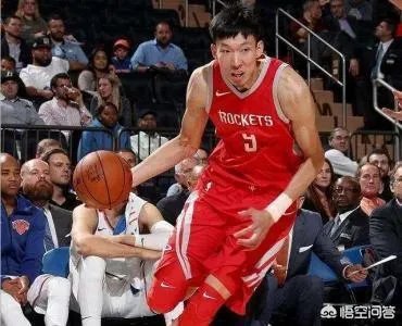 季后赛马上开打,此时火箭召回周琦,难道周琦是火箭争冠的秘密武器吗?