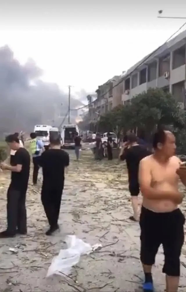 浙江温岭一辆槽罐车爆炸、事故造成10人死亡、你怎样看待此事?